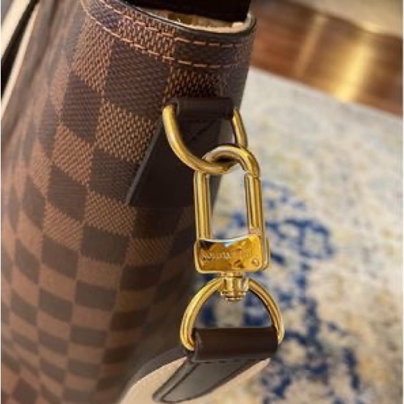 Authentic LV cross body/ shoulder bag. - Picture 6 of 10